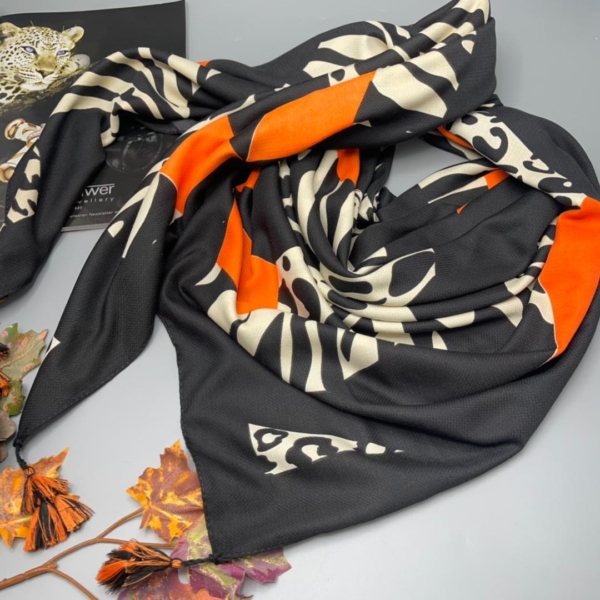 روسری پاییزه مشکی آجری منگوله دار