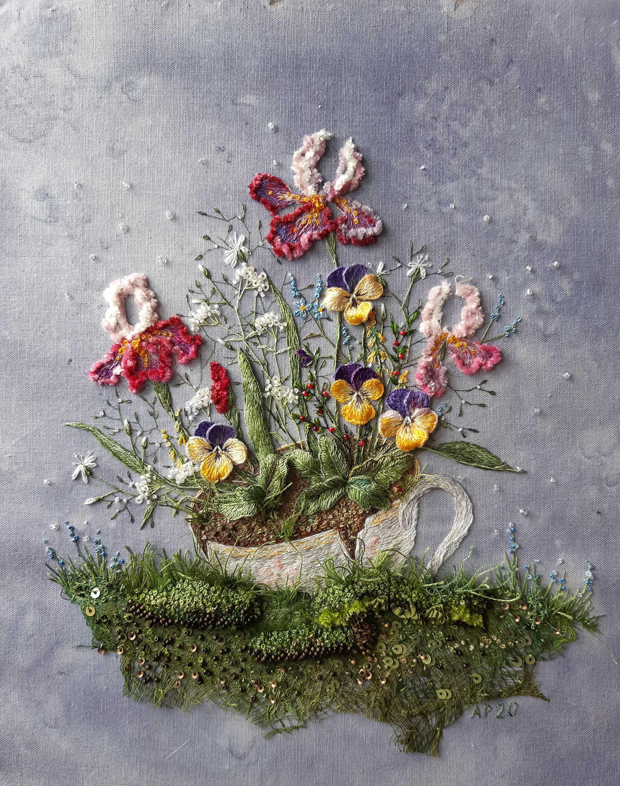 گلدوزی حرفه ای با دست گل های بهاری